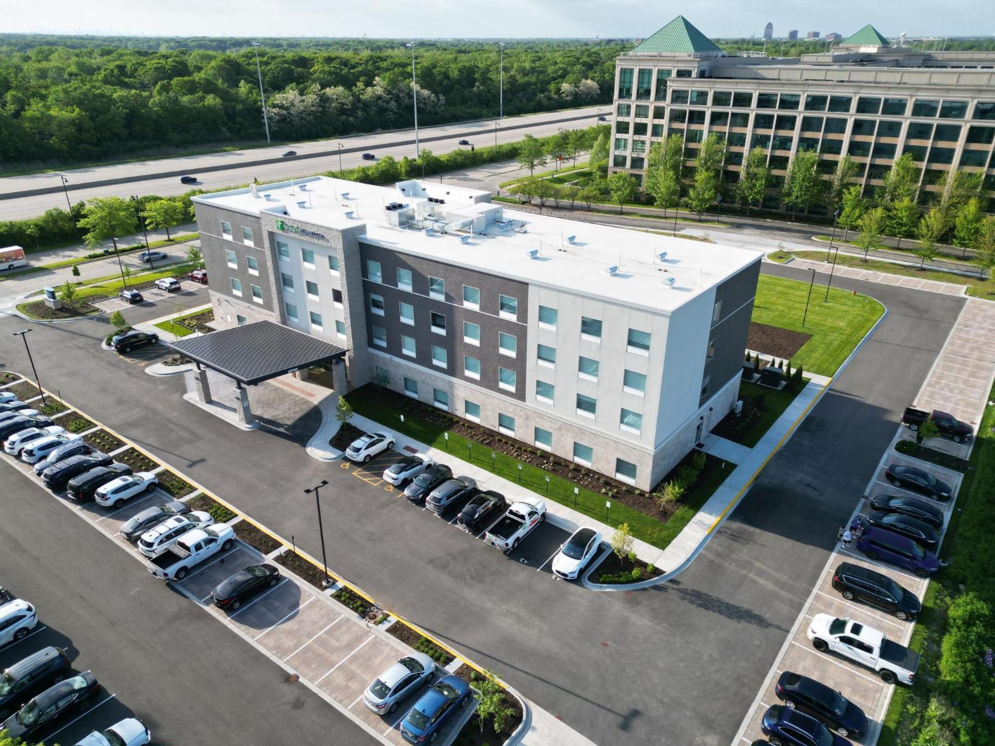 Express & Chicago By Ihg 3*